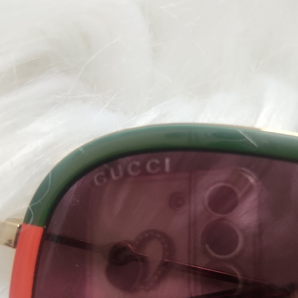 Gucci Women's Sunglasses - Black and Gold with Red Accents - Picture 3 of 3